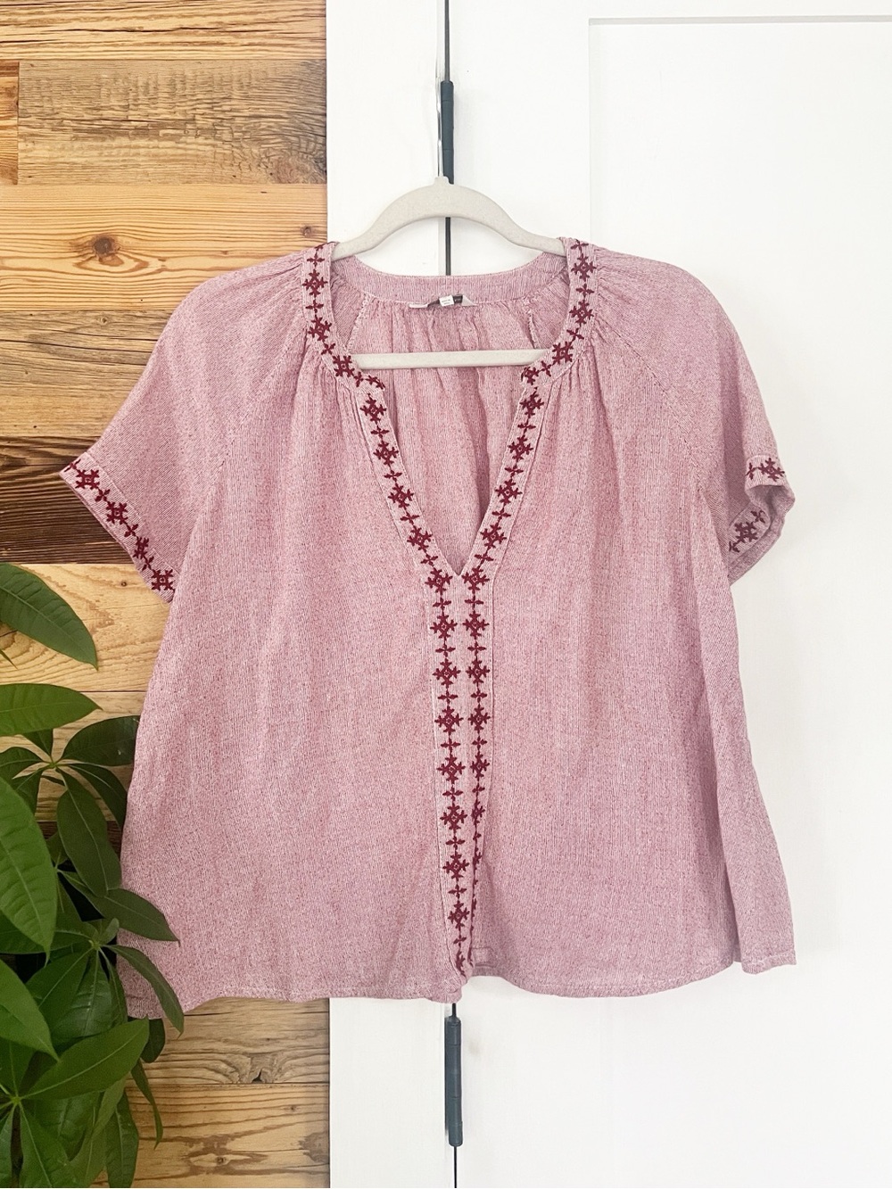 Lucky Brand Embroidered V-Neck Red Tonal Contrast Peasant Top Small - Picture 2 of 5